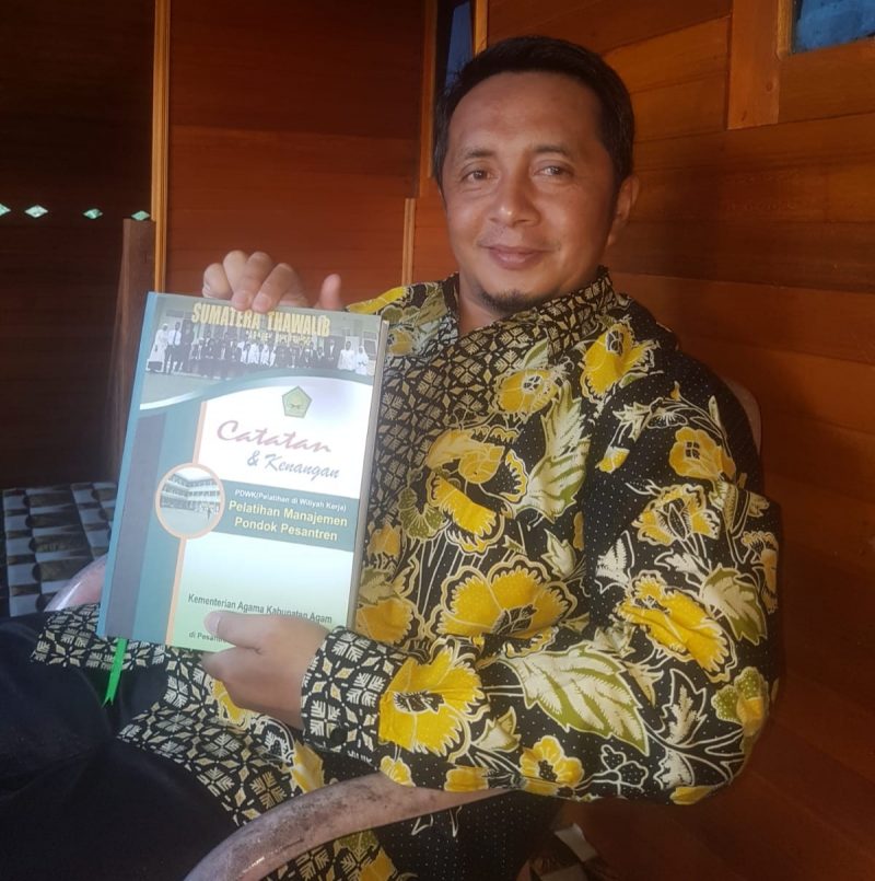 Alumni Diklat PDWK Menyusun Buku Catatan dan Kenangan.